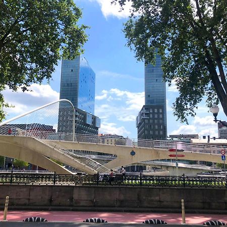 Apartamento Frente Al Guggenheim. Urbanizacion De Lujo En El Centro Bilbao Zewnętrze zdjęcie
